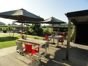 Family Quadruple Room, Garden Area | Terrace/patio - B&B Altijd Genieten (Damme)
