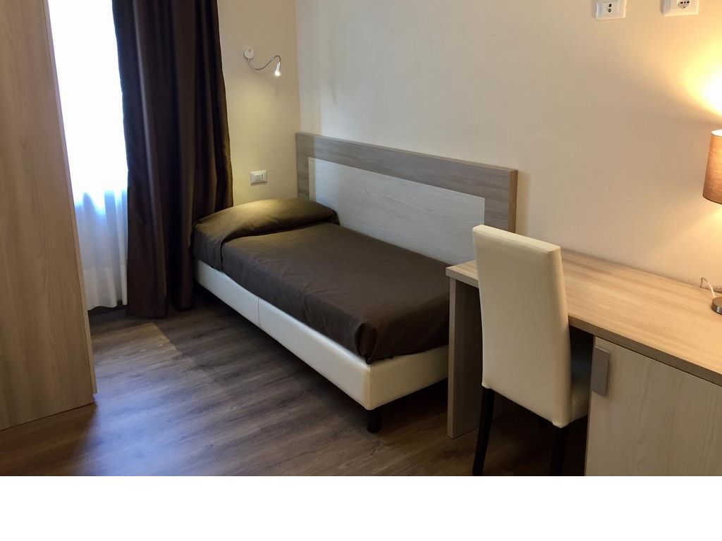 room, connecting rooms, annex building | minibar, in-room safe, desk, blackout curtains