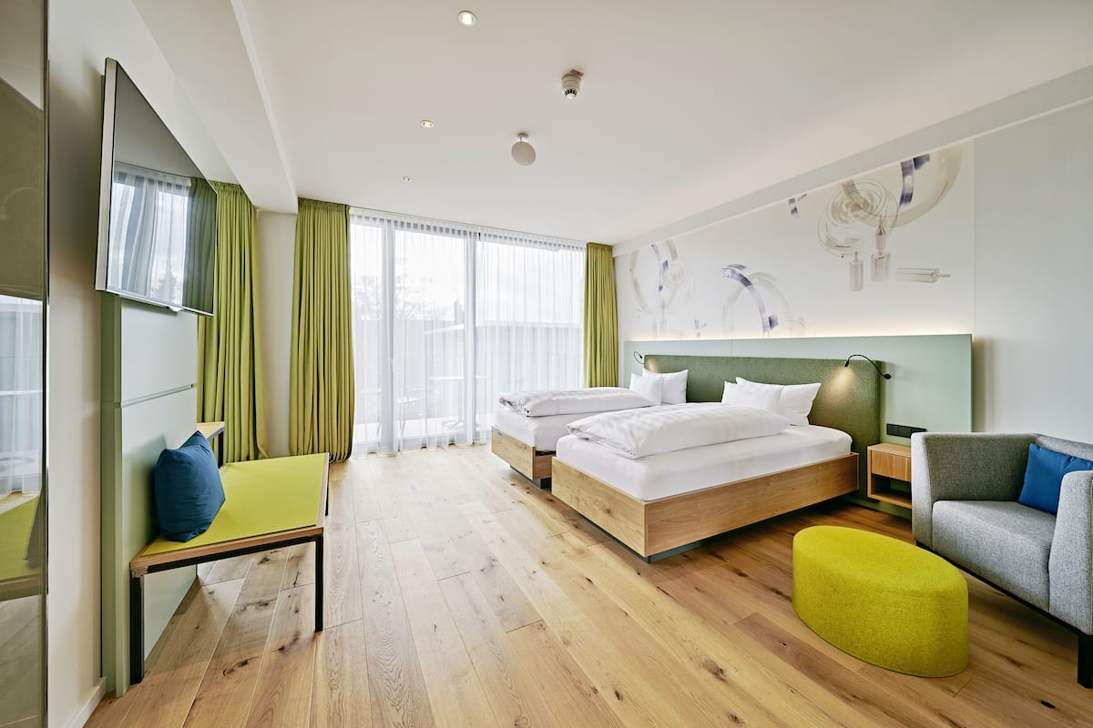 flat-screen tv, first-run films