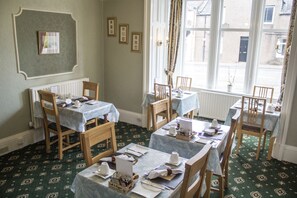 Ferdiglaget frokost er inkludert hver dag