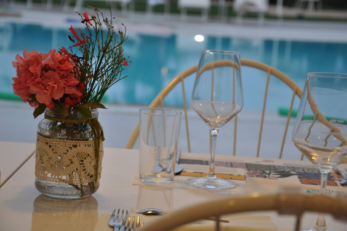 poolside bar