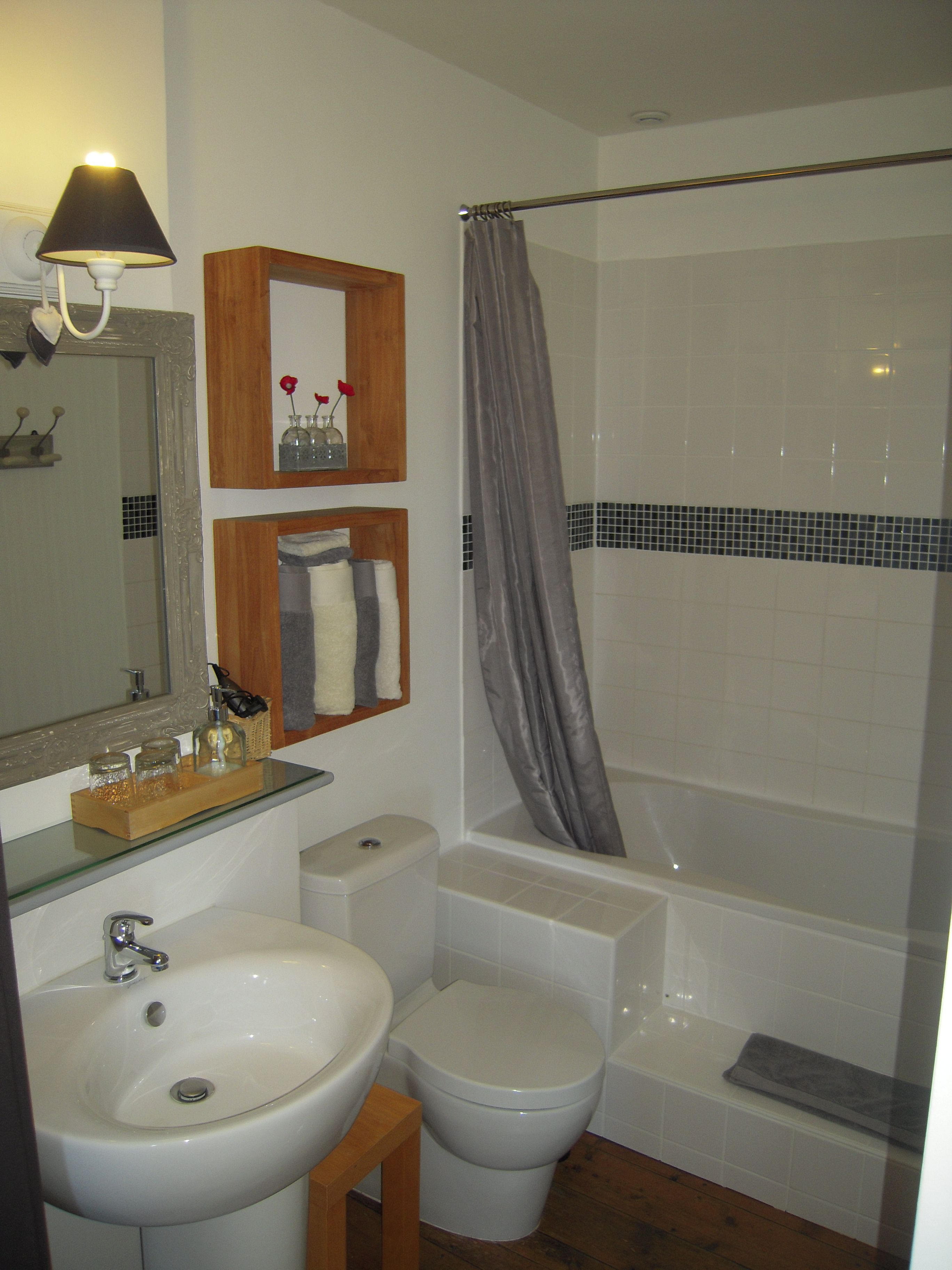 A bathroom with a sink, toilet, and bathtub.