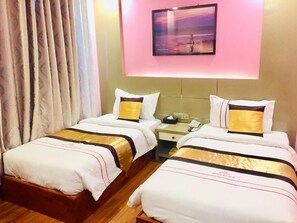 1 ห้องนอน, มินิบาร์, ตู้นิรภัยในห้องพัก, โต๊ะทำงาน