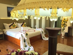 1 ห้องนอน, มินิบาร์, ตู้นิรภัยในห้องพัก, โต๊ะทำงาน