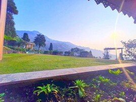 高级双人房 | 丘陵景观