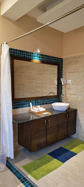 Tea Lands Suites | Bathroom | Free toiletries, towels - Chamong Chiabari (Darjeeling)