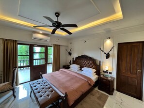 Tea Mountain Suite | 高級寢具、迷你吧、客房內保險箱、獨特裝潢
