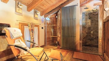 Junior-Suite, Sauna (Attic) | Hochwertige Bettwaren, Zimmersafe, schallisolierte Zimmer