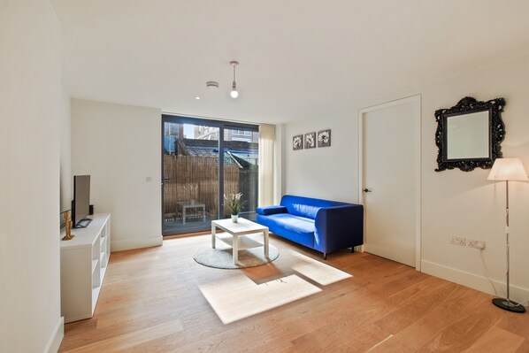 Appartement, 1 slaapkamer | Woonkamer | Een flatscreentelevisie