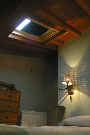 Twin Room | Individually decorated, individually furnished, rollaway beds - Posada de Bleto (Ledesma)