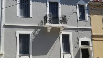 ด้านหน้าที่พัก