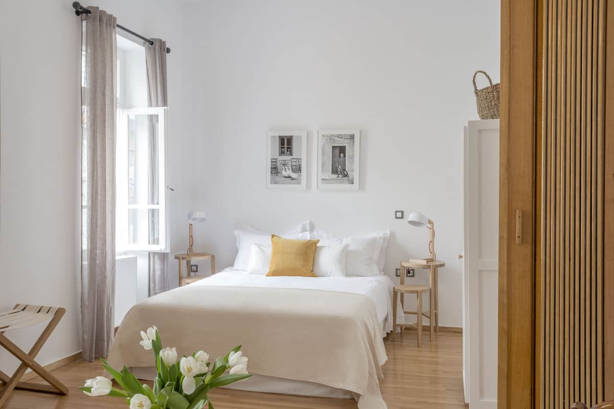 C1 One Bedroom Apartment, Balcony and Partial Acropolis view | 1 室のベッドルーム、エジプト綿のシーツ、高級寝具、低反発ベッド