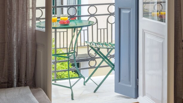 C1 One Bedroom Apartment, Balcony and Partial Acropolis view | 阳台