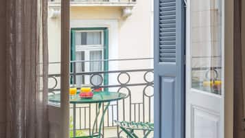 C1 One Bedroom Apartment, Balcony and Partial Acropolis view | Balkon