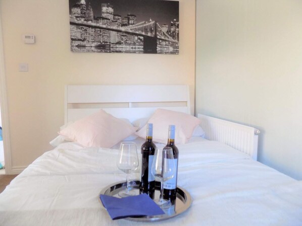 4 bedrooms, free WiFi - Le Lotus House (Coventry)