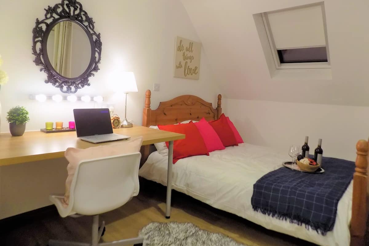 Free WiFi, bed sheets