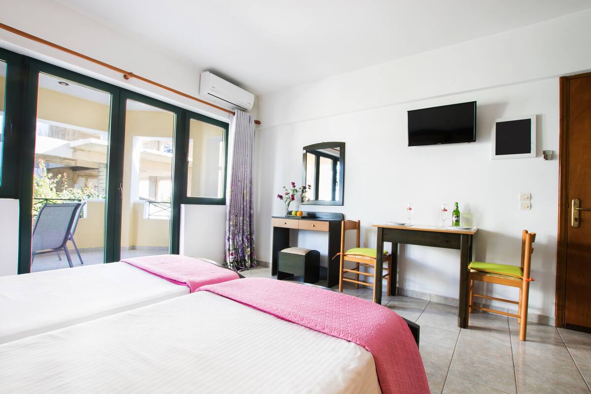 City Apartment, 2 Single Beds, Balcony, Sea View | Rollaway beds, free WiFi