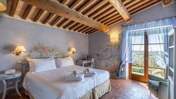 Classic Room | Premium bedding, minibar, in-room safe, desk