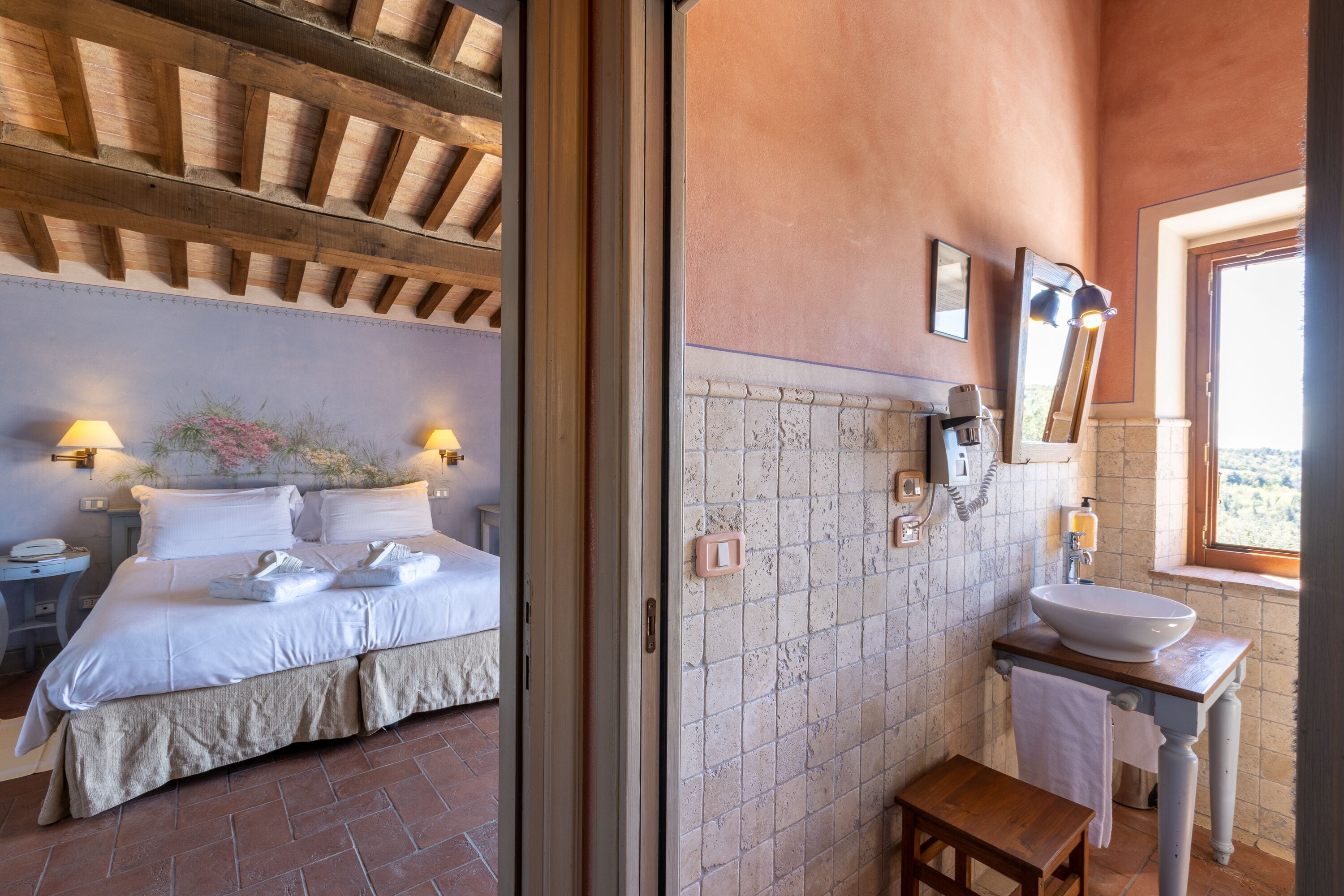 classic room | bathroom | shower, free toiletries, hair dryer, bidet