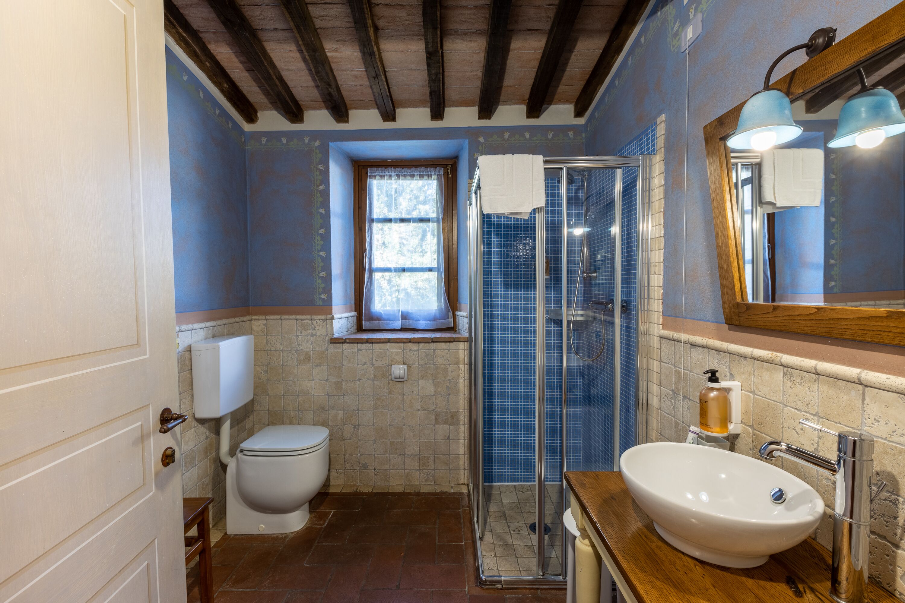 superior room | bathroom | shower, free toiletries, hair dryer, bidet