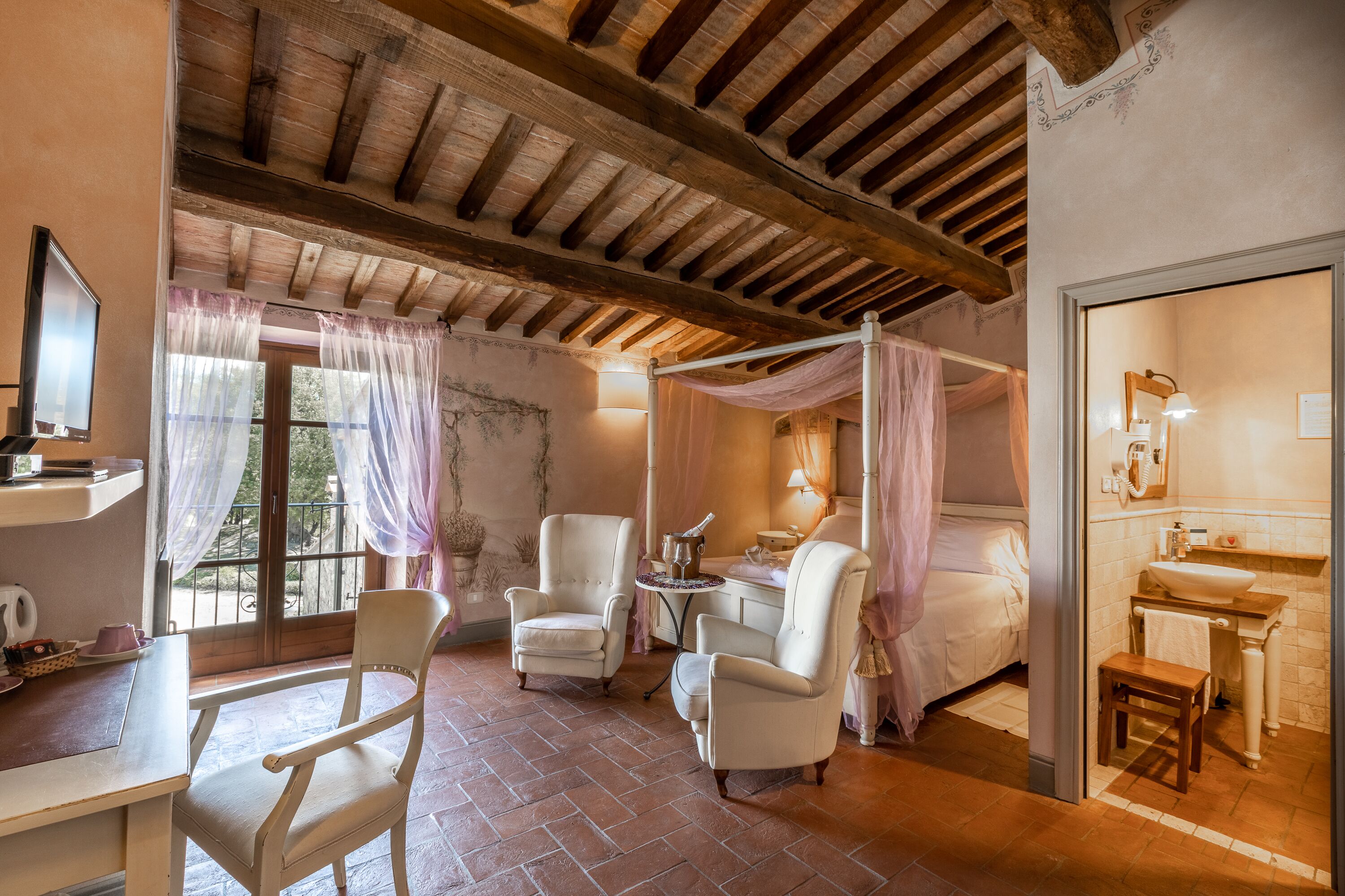 romantic room | 1 bedroom, premium bedding, minibar, in-room safe