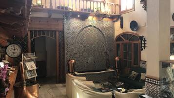 Coin salon dans le hall