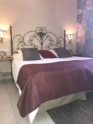 Double Room | In-room safe, desk, blackout drapes, rollaway beds - Hotel El Paso (Vejer de la Frontera)