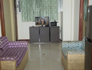 Suite Executive | Area soggiorno | TV a schermo piatto, caminetto