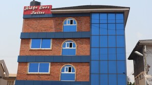 Exterior - Ridge Over Suites (Accra)