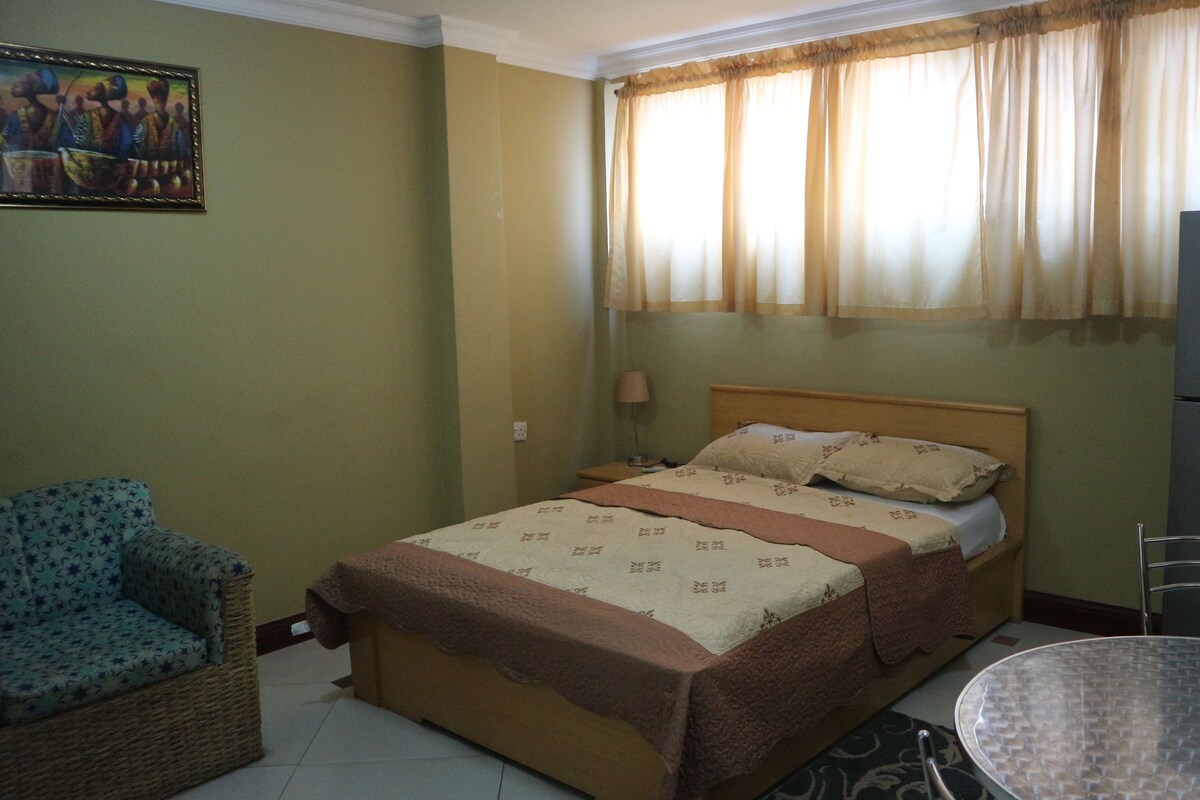 Minibar, desk, iron/ironing board, free WiFi