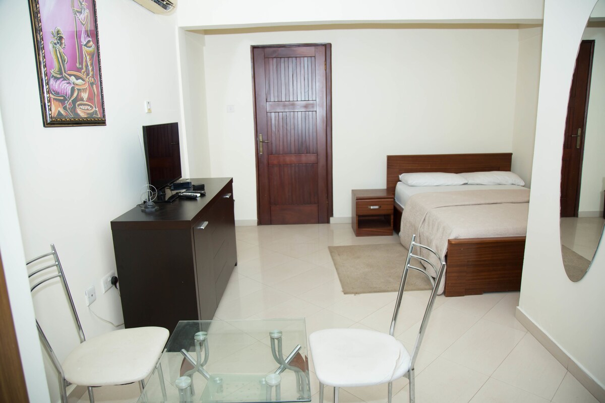 Minibar, desk, iron/ironing board, free WiFi