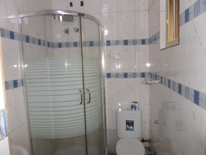 Buồng tắm vòi sen, vòi sen phun mưa, khăn tắm 