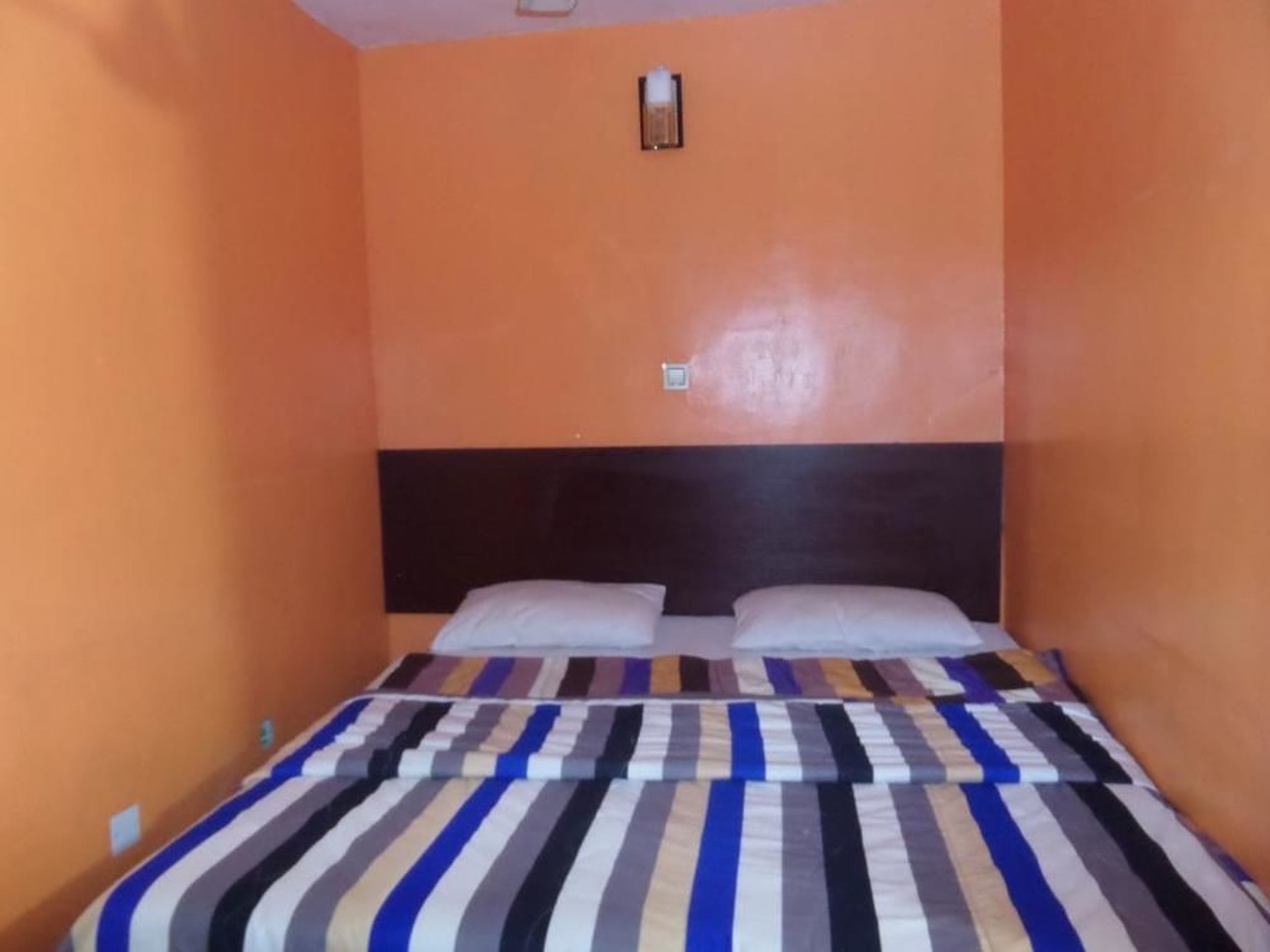 Bàn, khu vực làm việc phù hợp cho laptop, bộ trải giường 