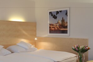 객실 내 금고, 책상, 방음 설비, 다리미/다리미판