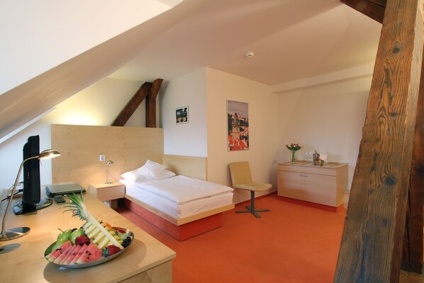 객실 내 금고, 책상, 방음 설비, 다리미/다리미판