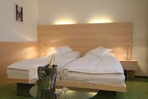 In-room safe, desk, soundproofing, iron/ironing board - Hotel DAP (Prague)