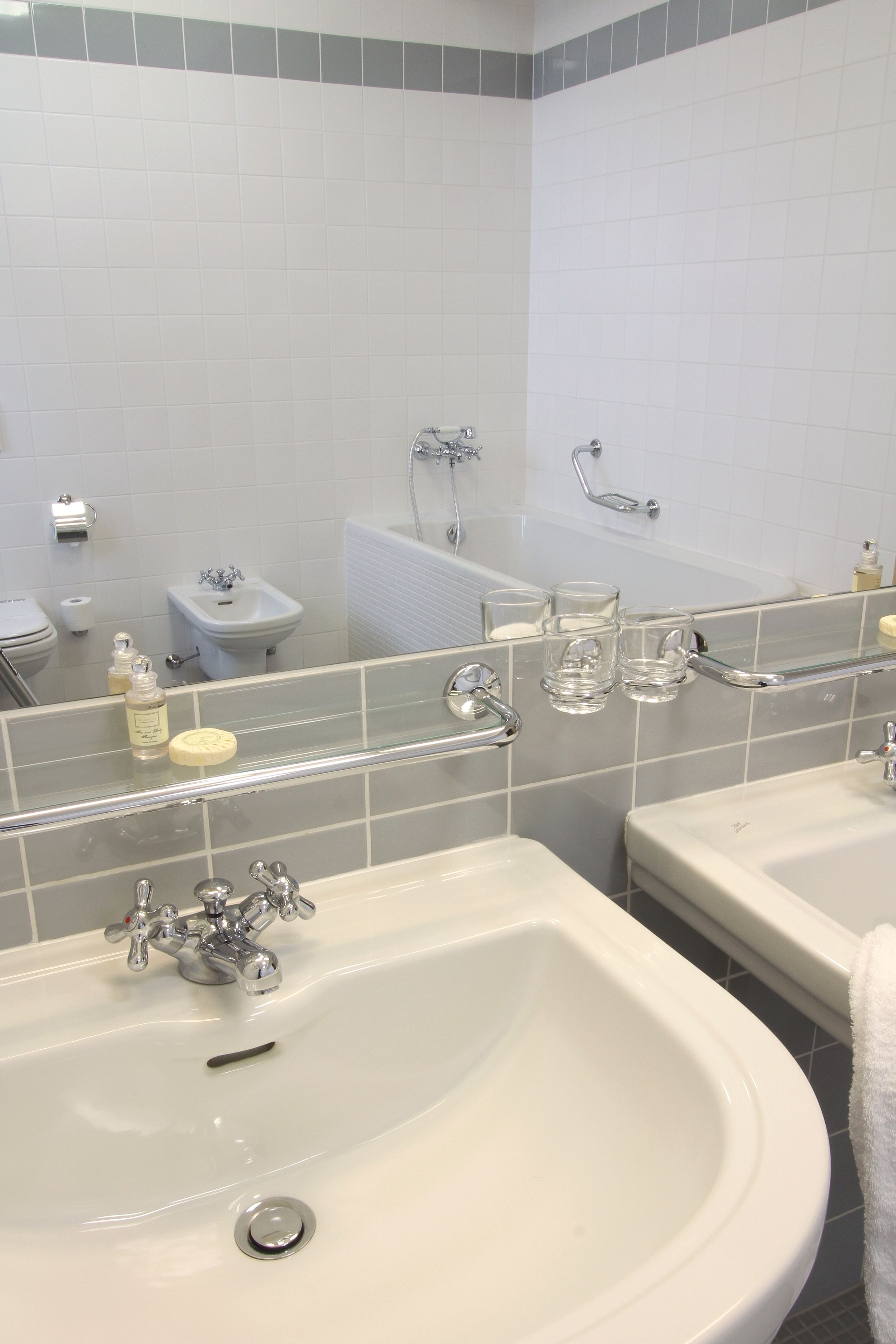 combined shower/bathtub, free toiletries, hair dryer, towels