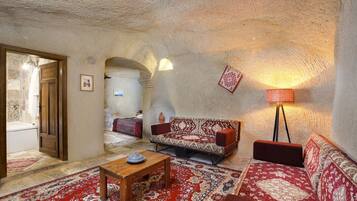 Standard Room | Minibar, desk, laptop workspace, soundproofing