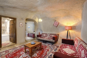 Standard Room | Minibar, desk, laptop workspace, soundproofing