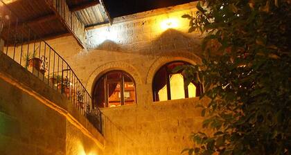 Dilek Tepesi Cave Hotel