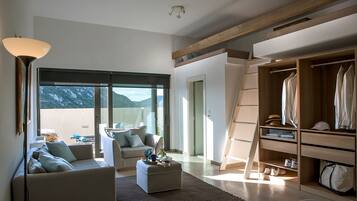 5 bedrooms, Frette Italian sheets, premium bedding