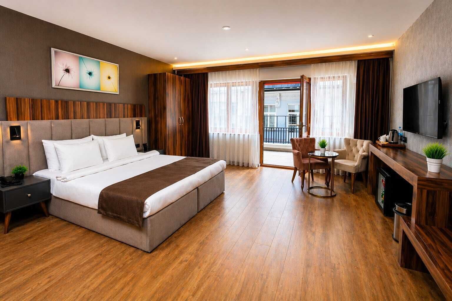 Deluxe Room, 1 Double Bed, Sea View | Premium bedding, free minibar items, in-room safe, desk