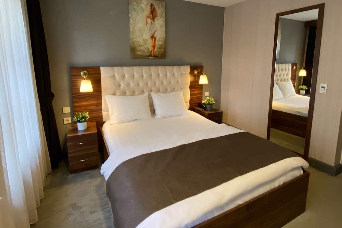 أغطية فراش متميزة ومأكولات ومشروبات مجانية في الميني بار