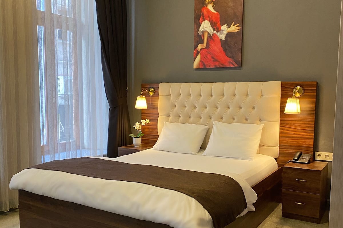 أغطية فراش متميزة ومأكولات ومشروبات مجانية في الميني بار