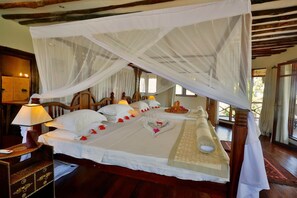 Hochwertige Bettwaren, Zimmersafe, Schreibtisch, schallisolierte Zimmer