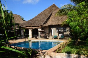 Exclusive-Villa, 4 Schlafzimmer | Terrasse/Patio