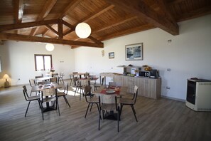 Desayuno típico de la región gratuito y diario