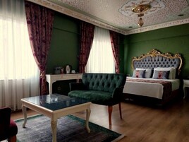 Suit Oda | Minibar, masa, ses yalıtımı, ütü/ütü masası 