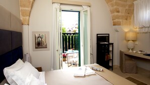 Ropa de cama de alta calidad y minibar 