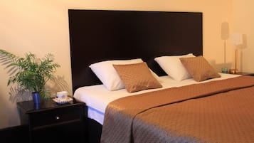 Habitación estándar doble | 2 dormitorios, ropa de cama de alta calidad, escritorio